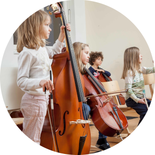 Klassenstreicher aus einer Grundschule in Köln beim musizieren